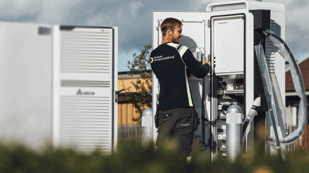 Worker in uniform operating technical equipment – Tangen field service.